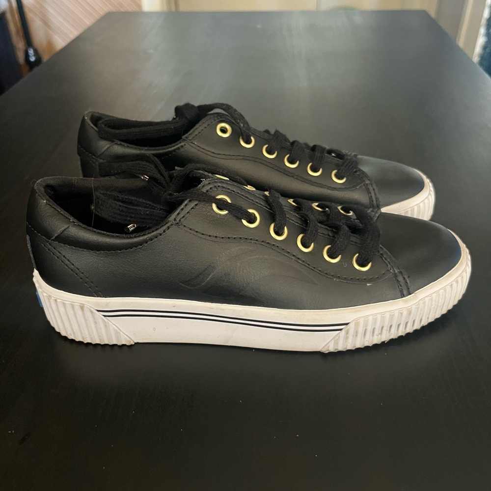 NWOT Black and White low top faux leather Keds lace up sneakers size 6.5